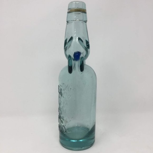 Hindle & Co Blackpool Antique Heavy Glass Bottle - Picture 2 of 2